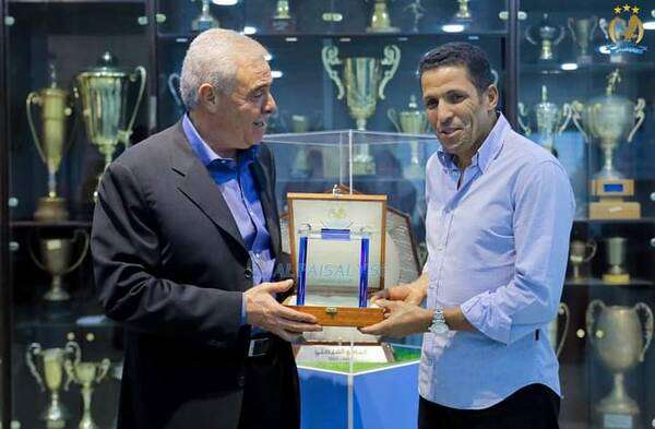 عموتة خلال زيارة مقر الفيصلي