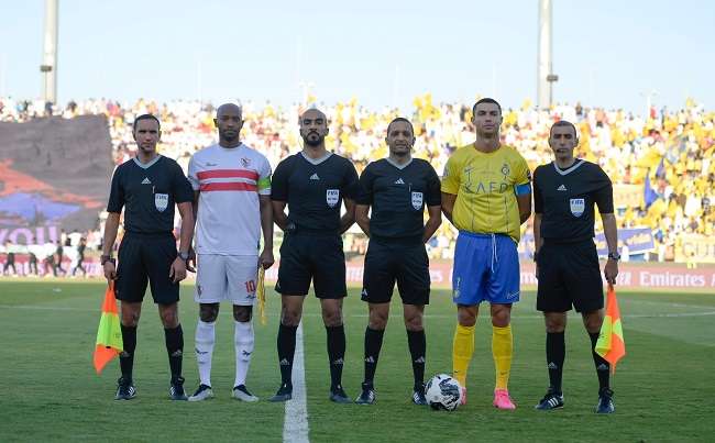 شيكابالا ورنالدو مع طاقم التحكيم