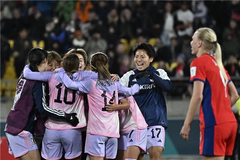 فرحة لاعبات اليابان