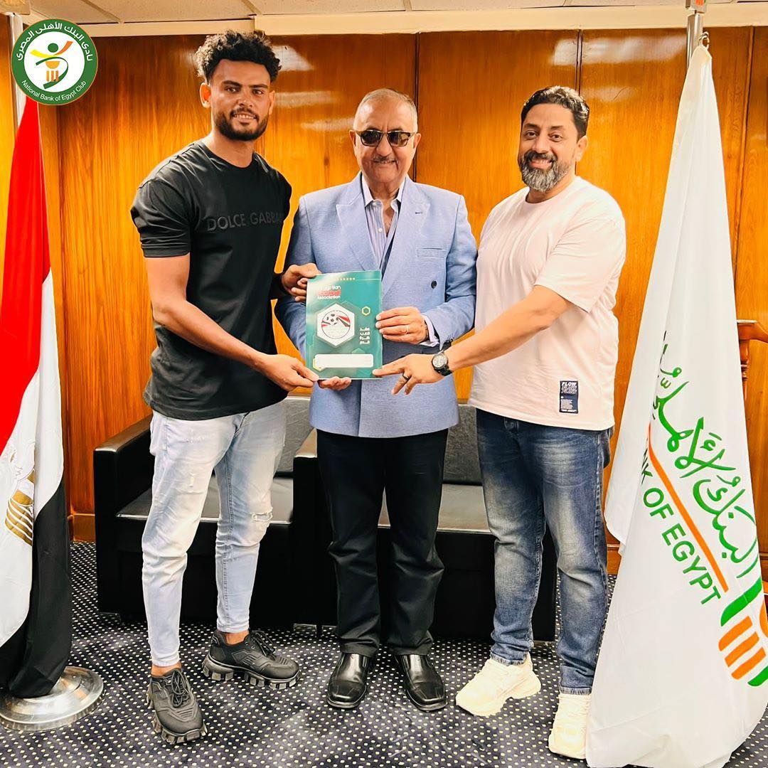 بعد توقيع العقود