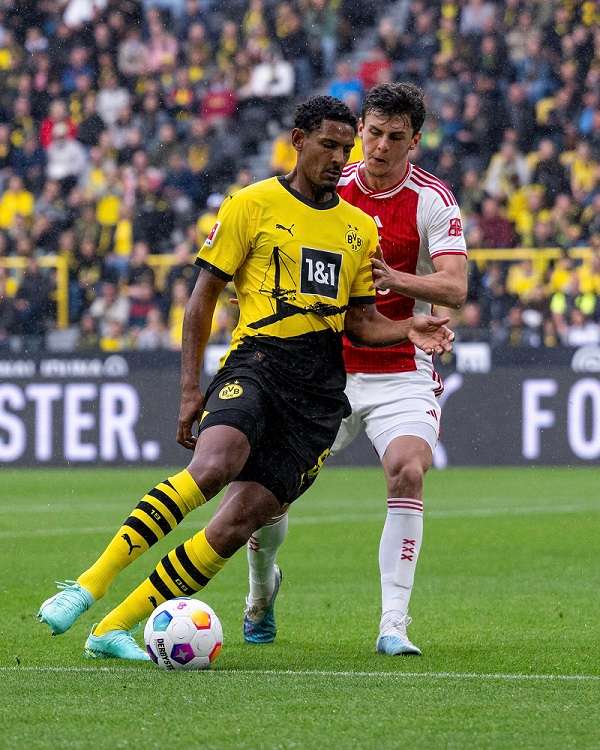 من اللقاء (نقلا عن حساب دورتموند علي تويتر)