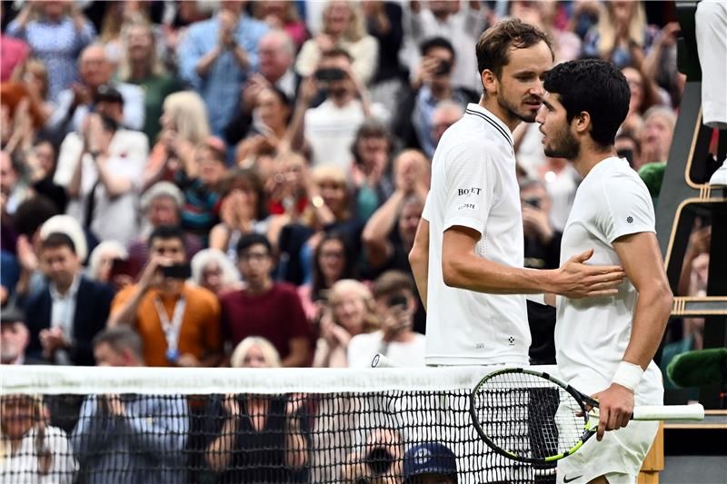 ميدفيديف وألكاراز