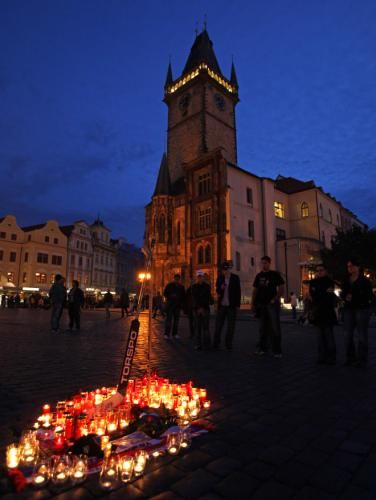 2011-09-07t202300z_01_dwc17_rtridsp_3_ice-hockey-crash_reuters