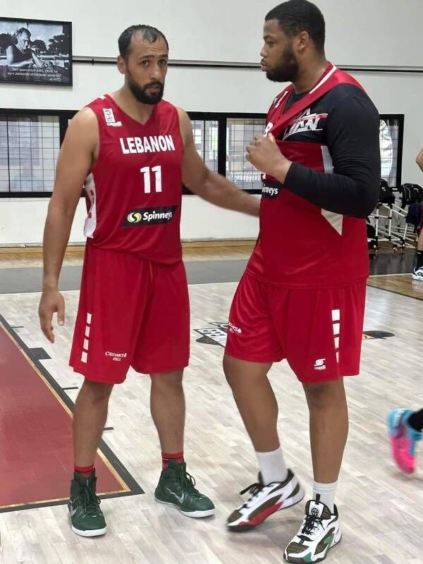 لاعبان من سلة لبنان