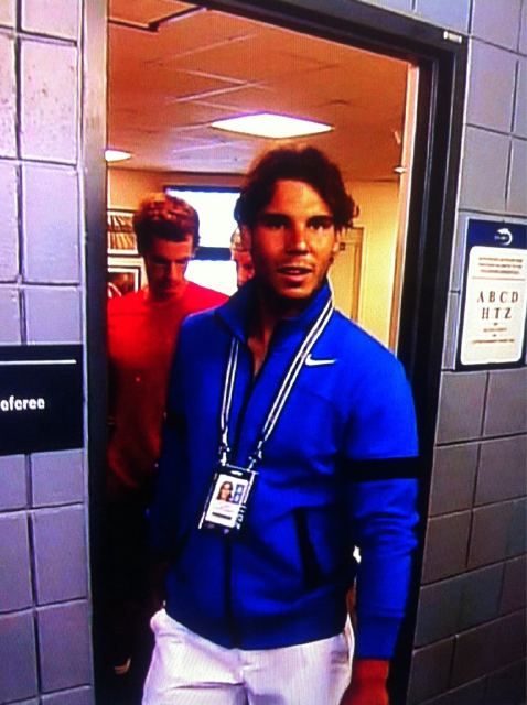 رافا و آندي خارجين من مكتب مدير البطولة بعد توقف مبارياتهم 