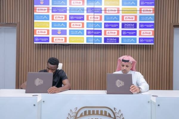 من توقيع العقد