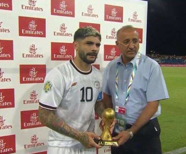 جانب من تسليم الجائزة