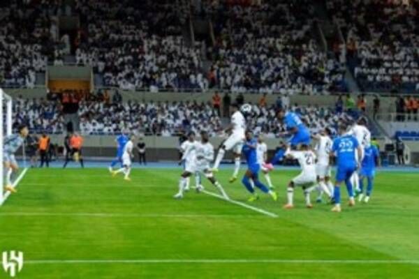 جانب من لقاء الهلال والشباب