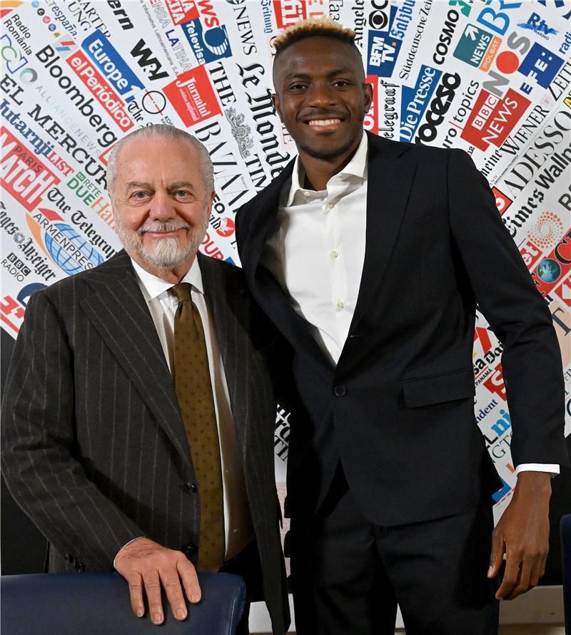 رئيس نابولي مع أوسيمين