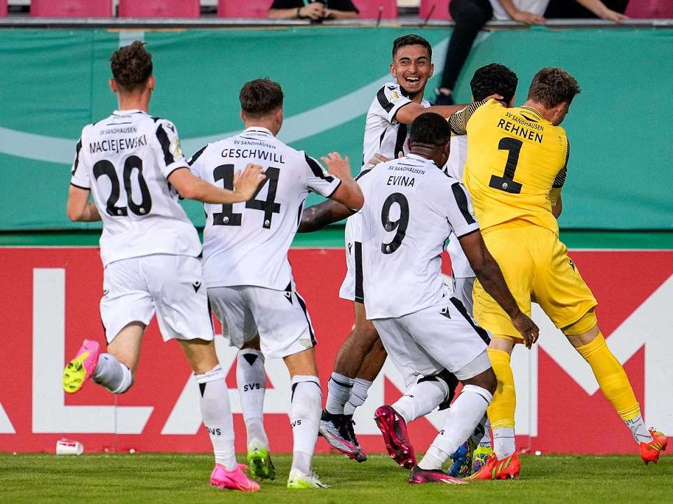 فرحة لاعبي ساندهاوزن