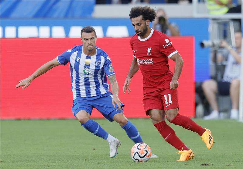 محمد صلاح (جهة اليمين)