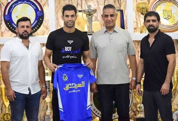 جانب من التوقيع