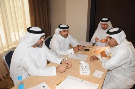 جانب من اجتماعات اللجان العاملة في الدورة
