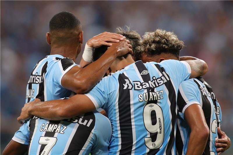 لاعبو جريميو