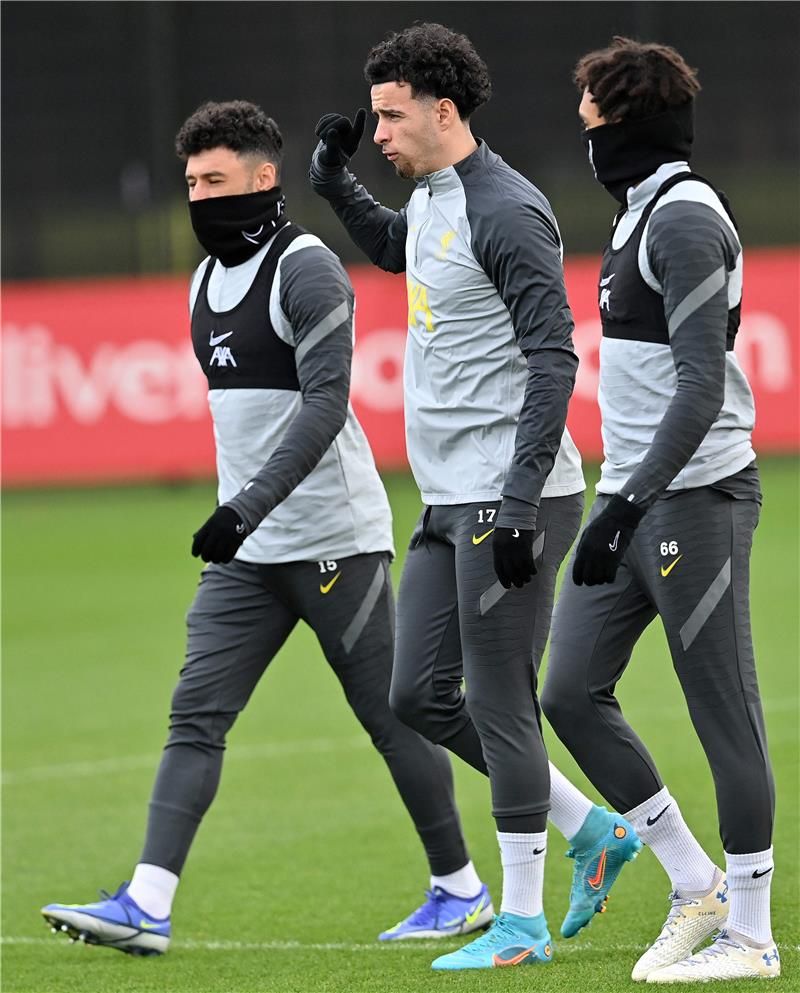 تشامبرلين وجونز وأرنولد