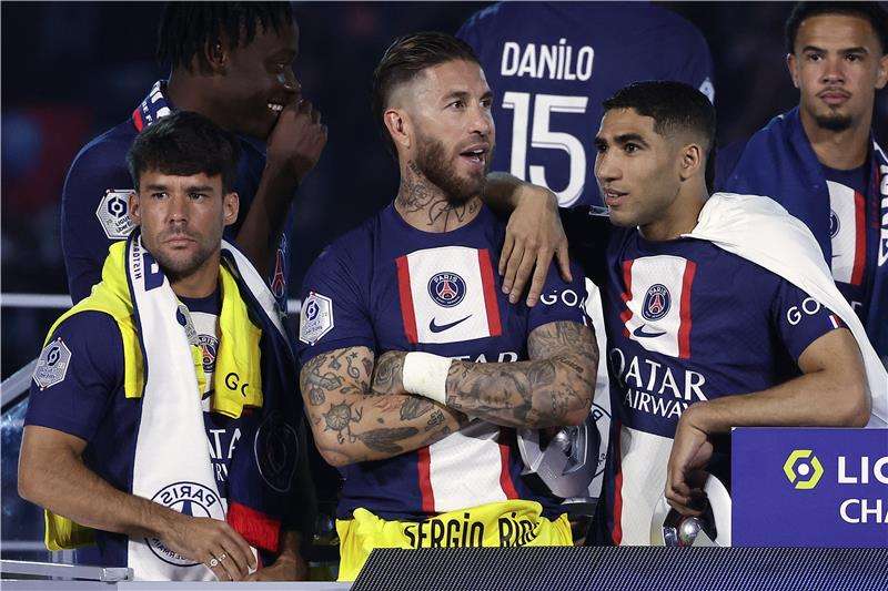 بيرنات (يسار)