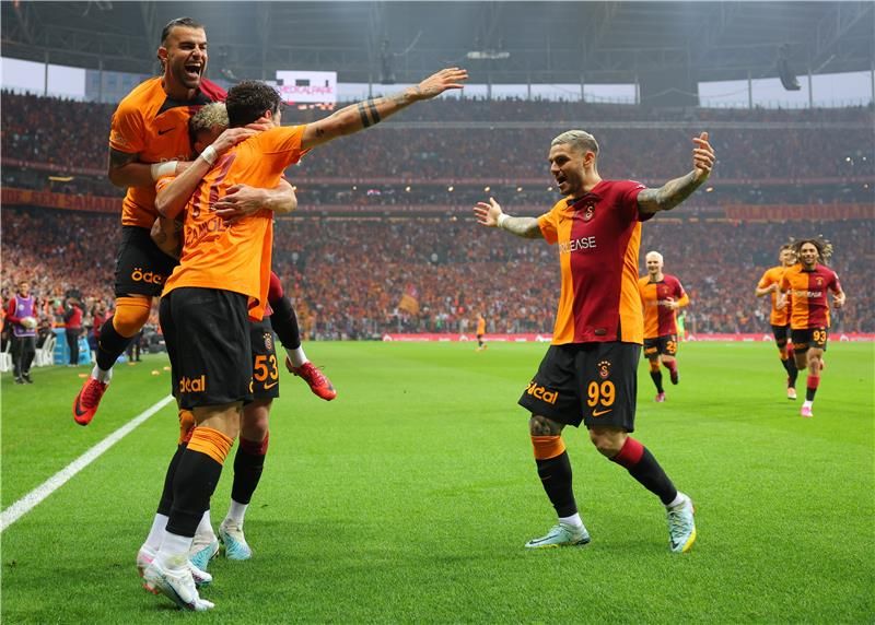 لاعبو جالطة سراي