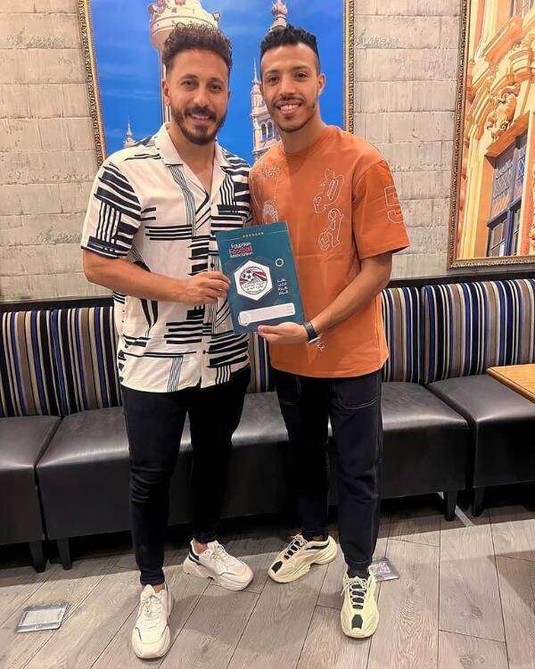 بعد توقيع العقود