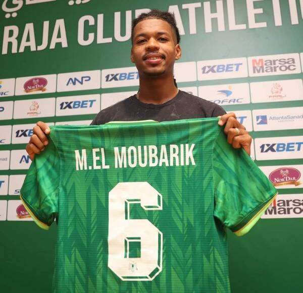 بعد توقيع العقود