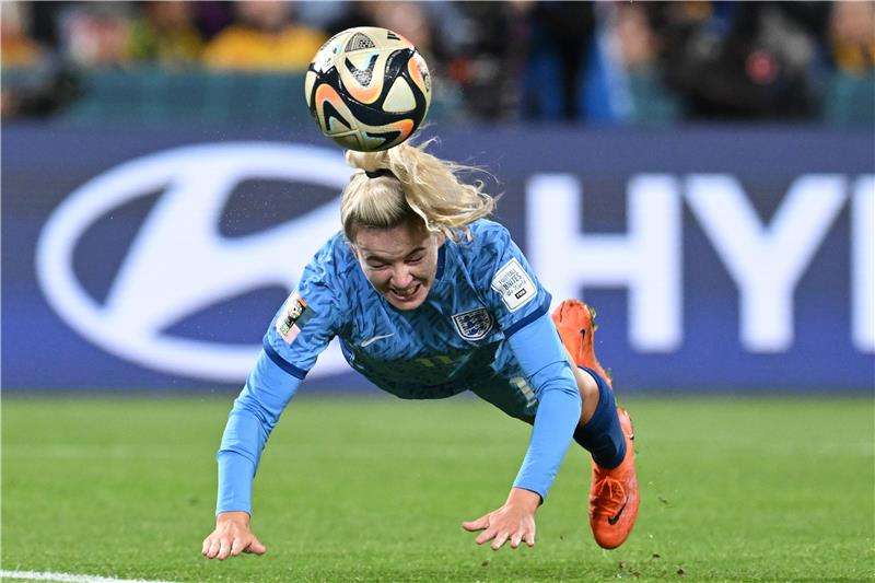 لاورين هيمب لاعبة المنتخب الإنجليزي