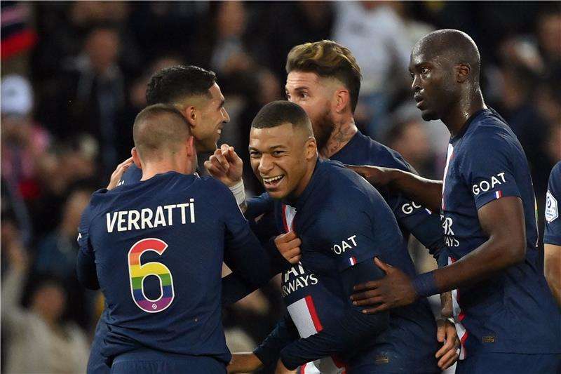 لاعبو باريس