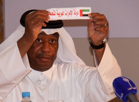 اسم الامارات يرفع خلال قرعة كرة الطائرة