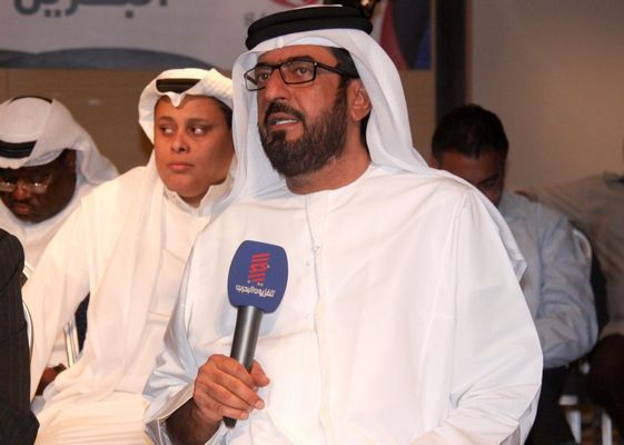 محمد نجيب خلال اجابته على احد اسئلة الصحافة