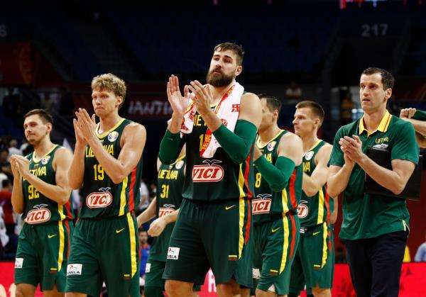 لاعبو منتخب ليتوانيا