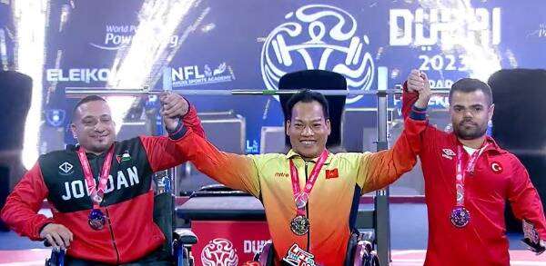 جانب من التتويج