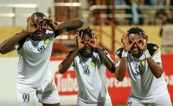 فرحة لاعبي الحسين إربد بهدف الفوز