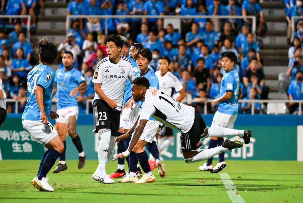 من مواجهة يوكوهاما إف سي ويوكوهاما إف مارينوس