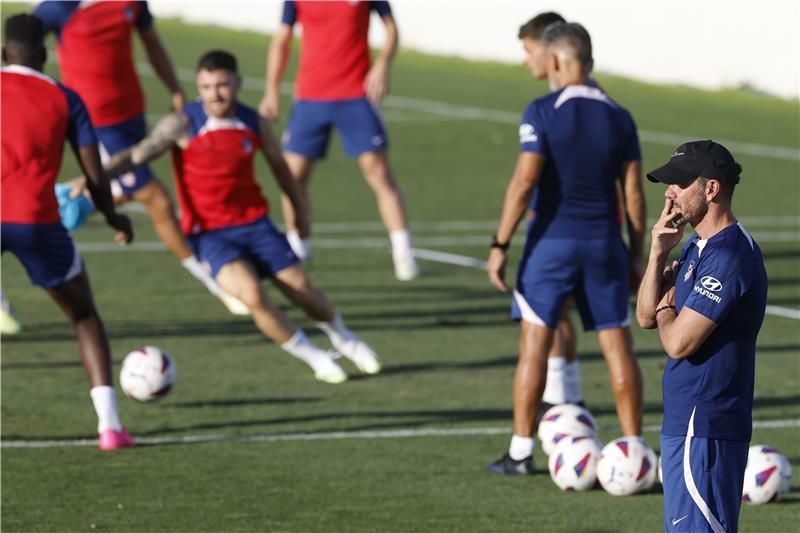 سيميوني من تدريبات الفريق