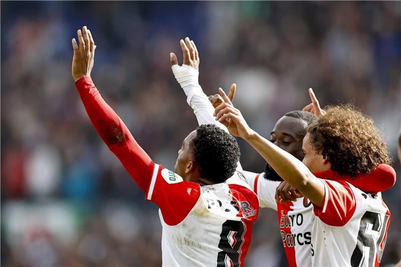 لاعبو فينورد