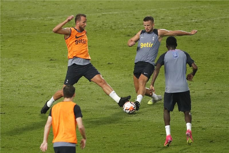 لاعبو توتنهام