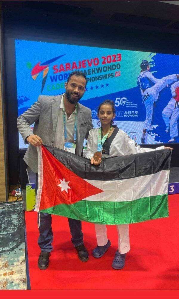 عنيزات ومدربها محمد العساف