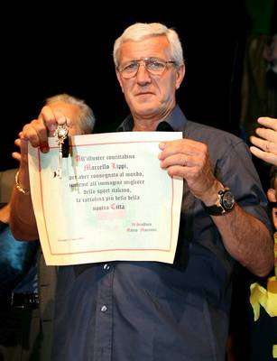 مارتشيلو ليبي وورقة الاستقالة في يده !! 