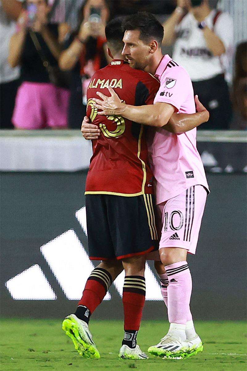 ألمادا وميسي من لقاء سابق بين أتلانتا وميامي