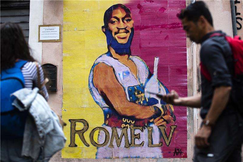 لوكاكو على جدران روما