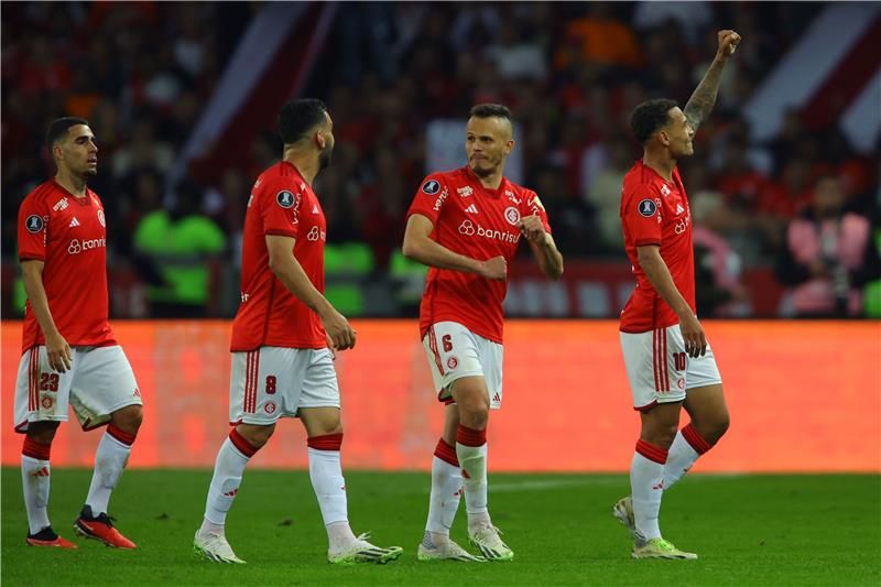 لاعبو إنترناسيونال