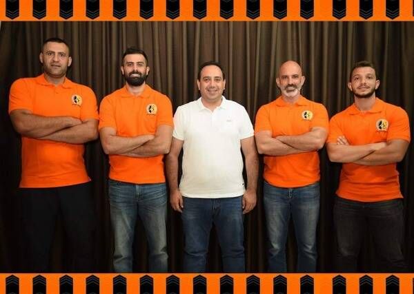 الطاقم الفني والإداري لفريق الوحدة