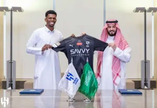 من تعاقد الهلال مع محمد الربيعي