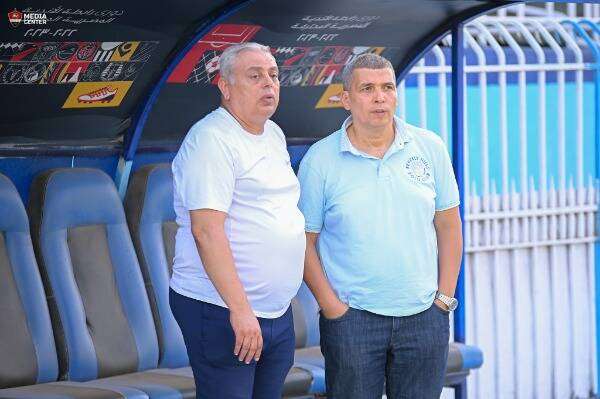 أسامة خليل (يمينًا)