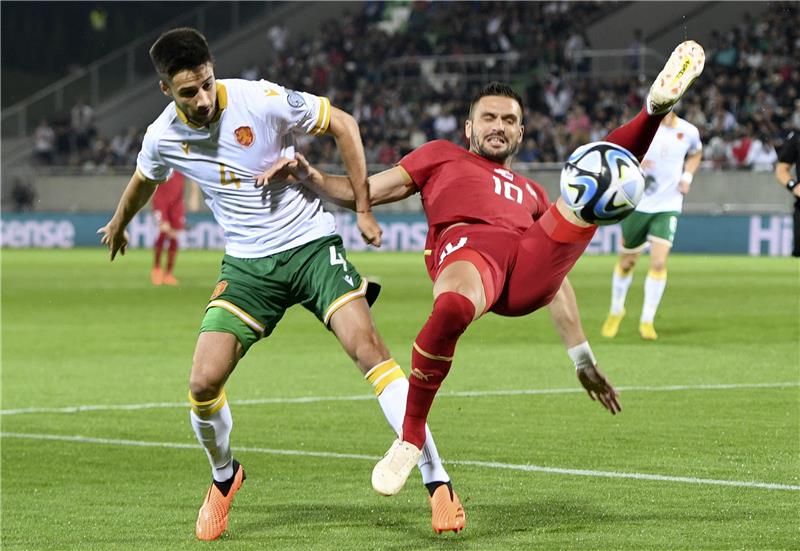 إيليا جروف (جهة اليسار)