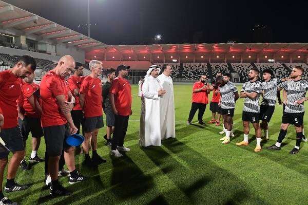 الهويشان خلال حديثه للاعبي الشباب