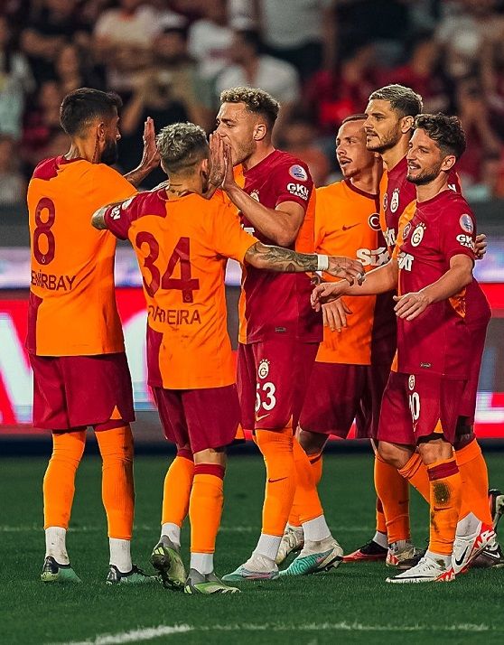 من اللقاء (نقلا عن حساب جالطة سراي علي تويتر)