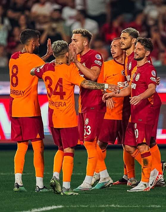 من اللقاء (نقلا عن حساب جالطة سراي علي تويتر)