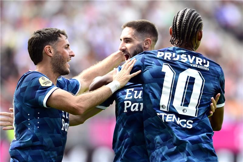 لاعبو فينورد