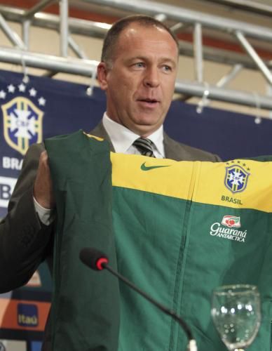 2010-07-26t194232z_01_rjo01_rtridsp_3_soccer-latam-brazil_reuters