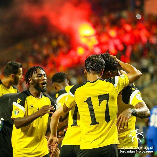 لاعبو الحسين إربد