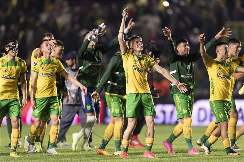 لاعبو ديفينسا خوستيكا